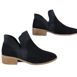 American eagle Women's Black cut out western Ankle Boots 11